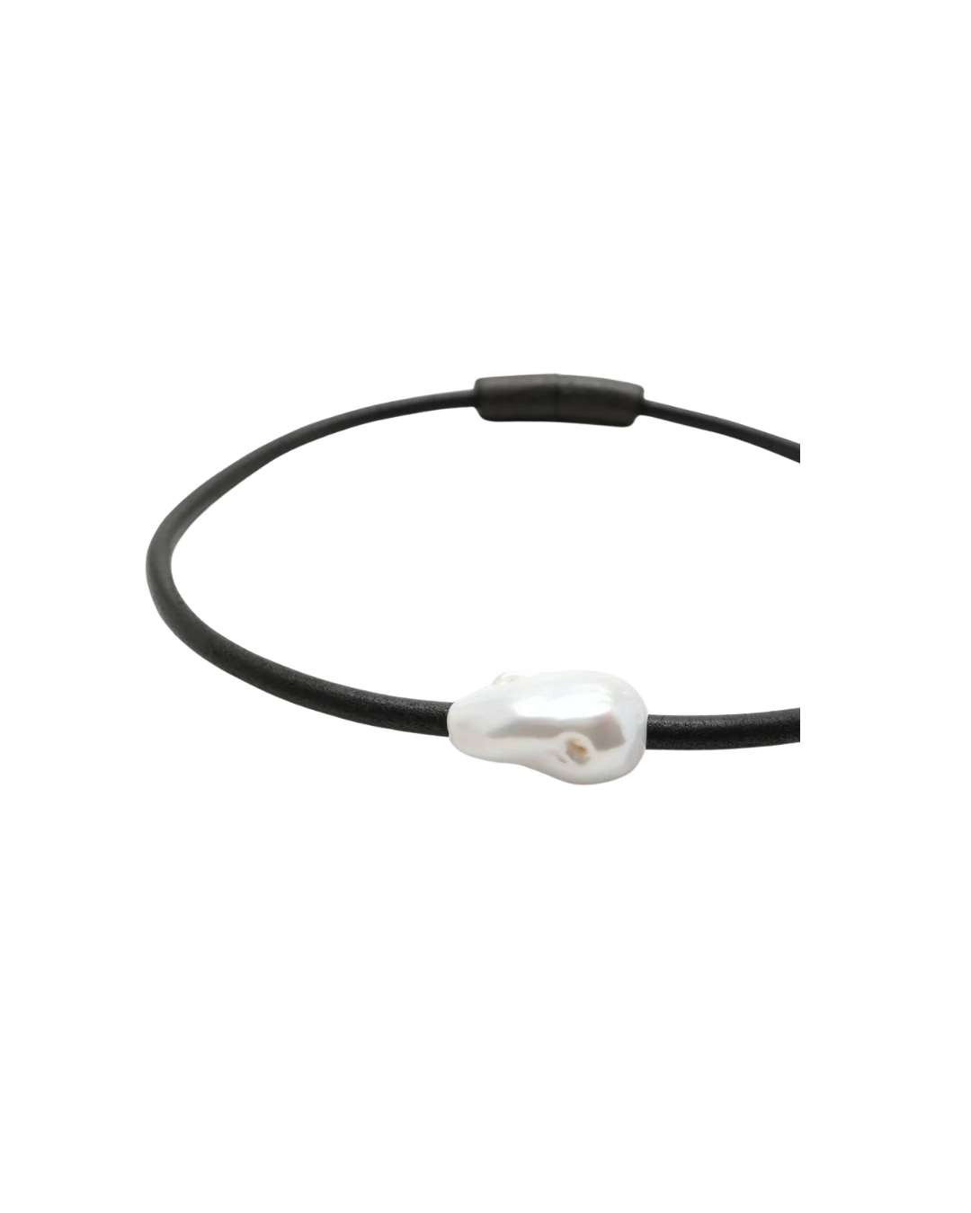 Lyséa Necklace: Leather, Baroque Pearl