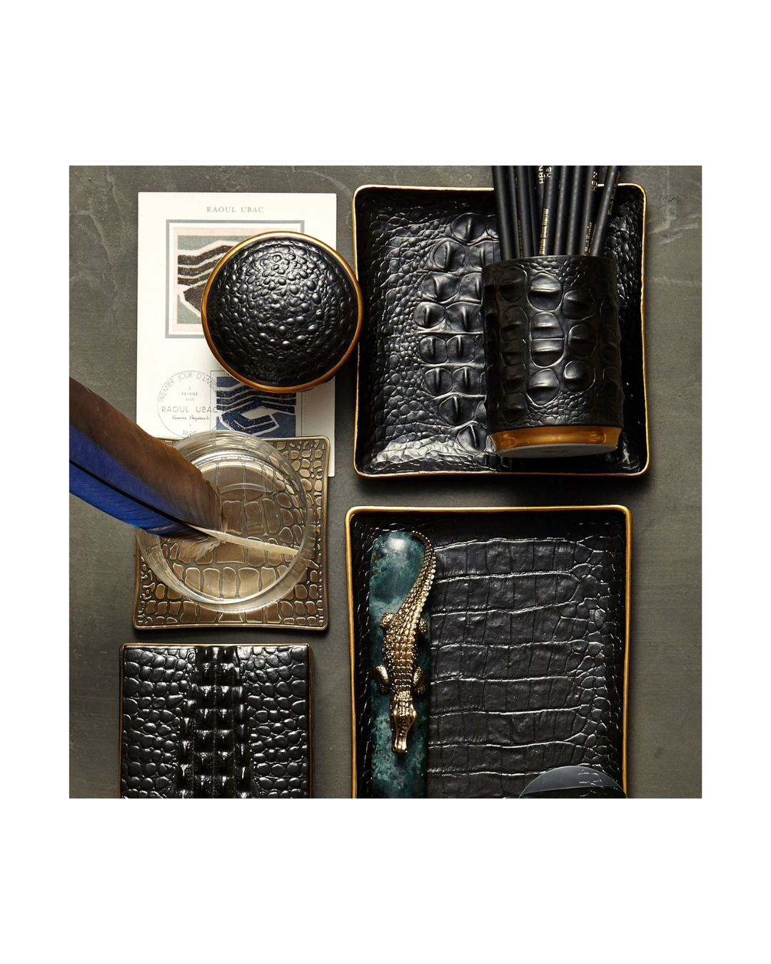 Crocodile Round Box