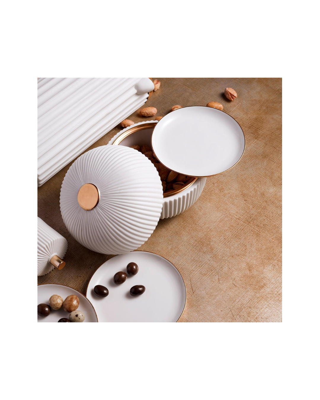 Ionic Box + Plates (Set of 4)